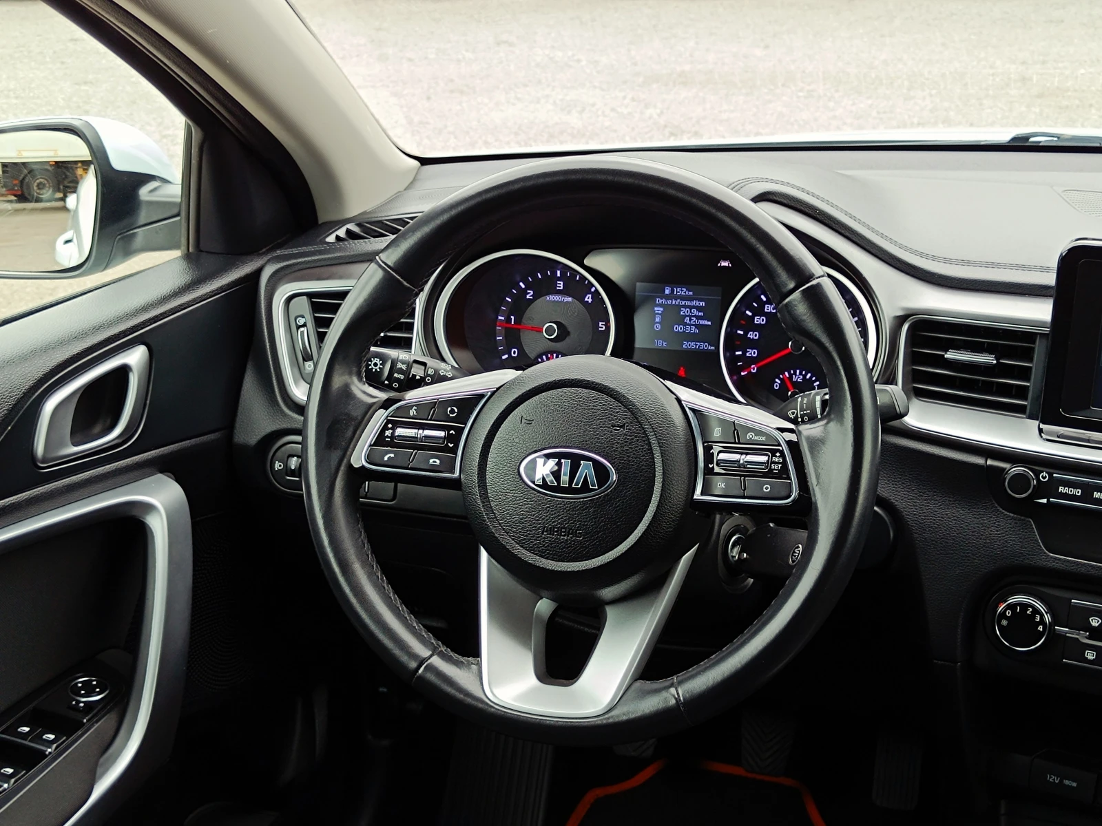 Kia Ceed 1.6 CRDi* Face Lift* Euro 6D* NAVI* КАМЕРА* , снимка 12 - Автомобили и джипове - 56307588