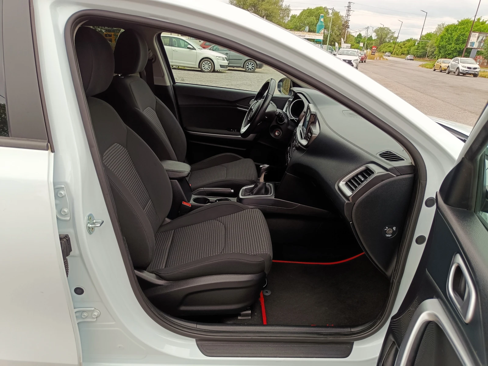 Kia Ceed 1.6 CRDi* Face Lift* Euro 6D* NAVI* КАМЕРА* , снимка 10 - Автомобили и джипове - 56307588