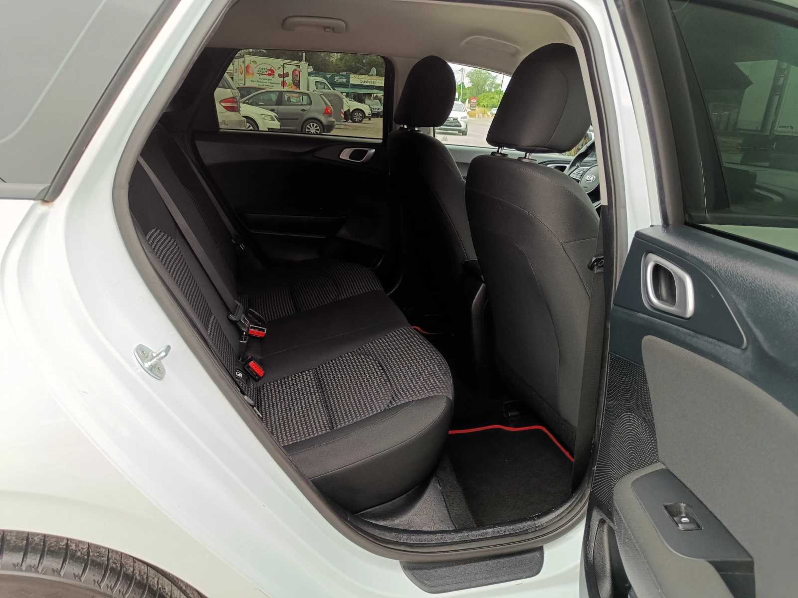 Kia Ceed 1.6 CRDi* Face Lift* Euro 6D* NAVI* КАМЕРА* , снимка 16 - Автомобили и джипове - 56307588