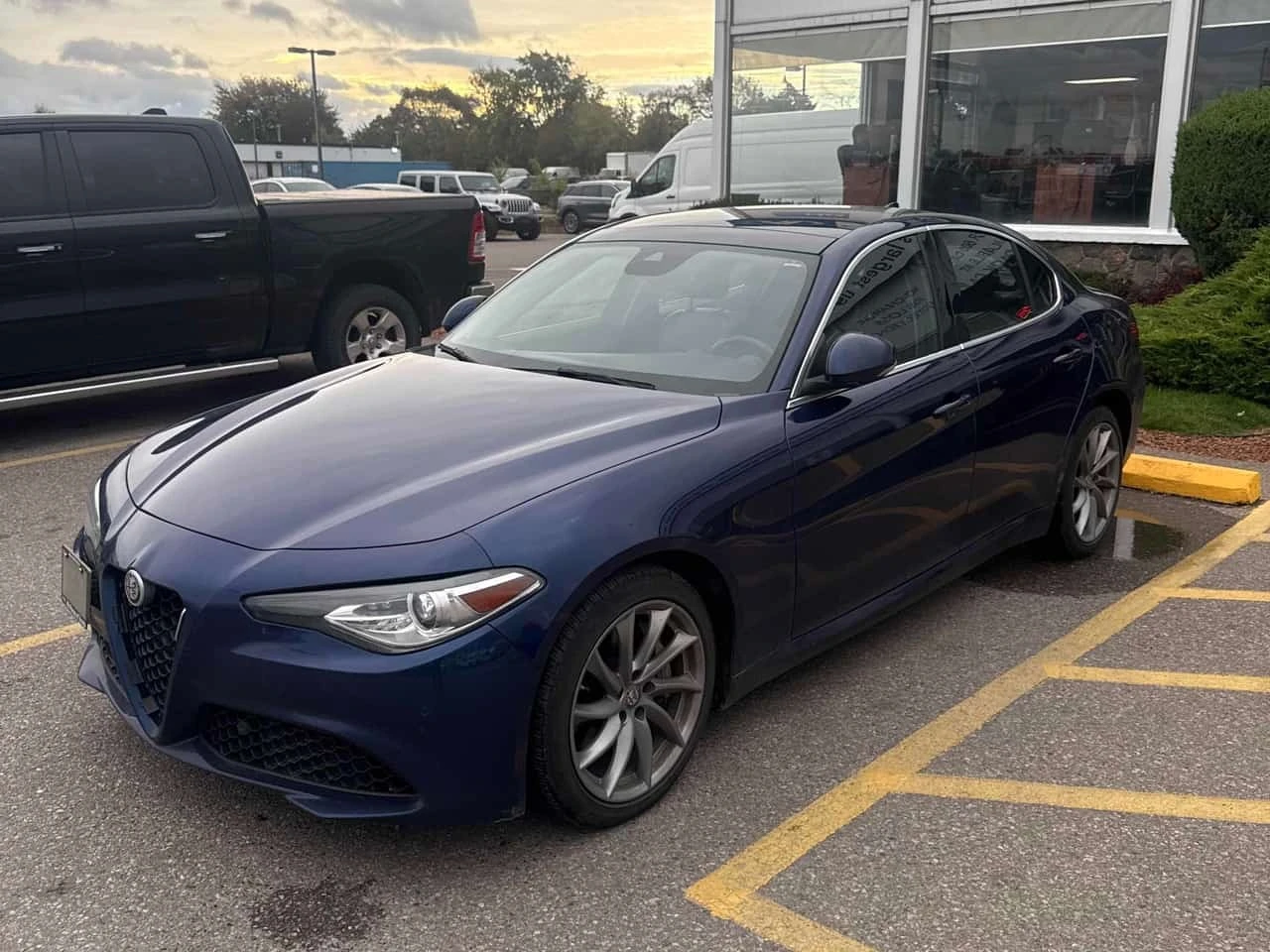 Alfa Romeo Giulia * 4dr Sdn AWD * CARFAX * ОПЦИЯ ЗА ФИНАНСИРАНЕ