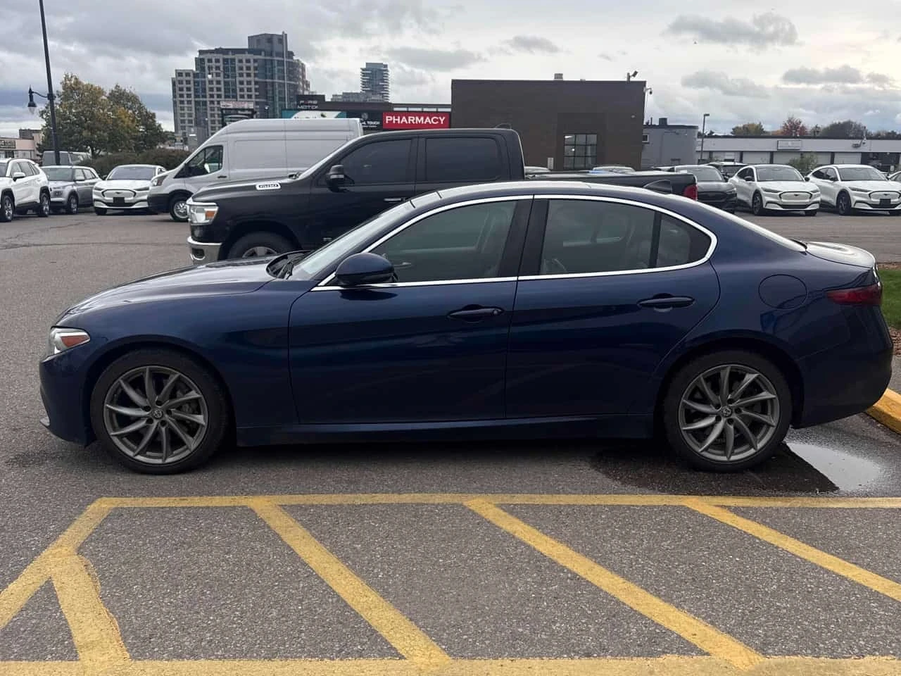 Alfa Romeo Giulia * 4dr Sdn AWD * CARFAX * ����� �� ����������� | Mobile.bg � ����������� 2