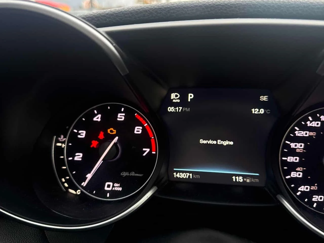 Alfa Romeo Giulia * 4dr Sdn AWD * CARFAX * ����� �� ����������� | Mobile.bg � ����������� 11