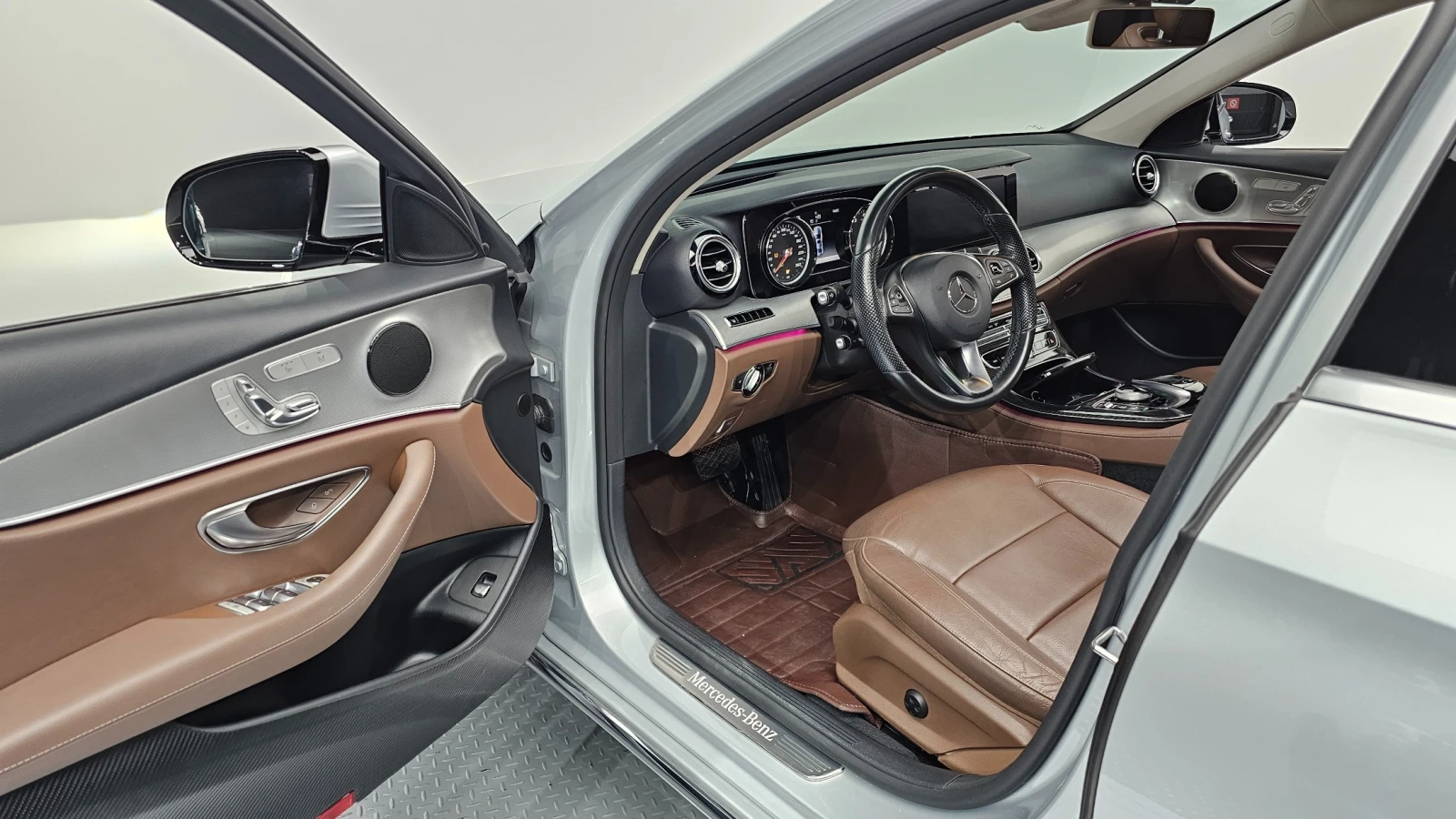 Mercedes-Benz E 200 2.0 Avantgarde, снимка 8 - Автомобили и джипове - 56654079