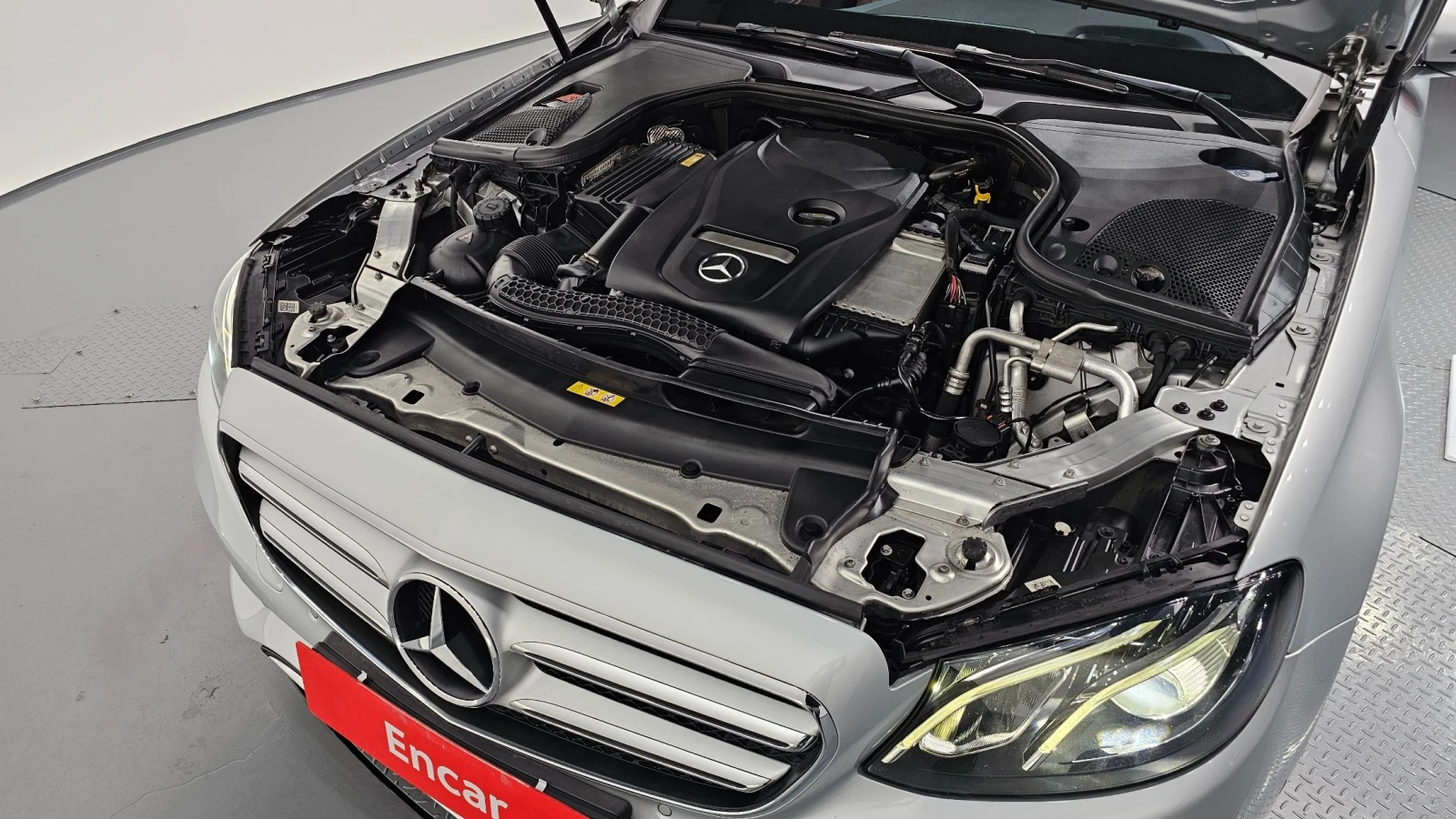 Mercedes-Benz E 200 2.0 Avantgarde, снимка 5 - Автомобили и джипове - 56654079