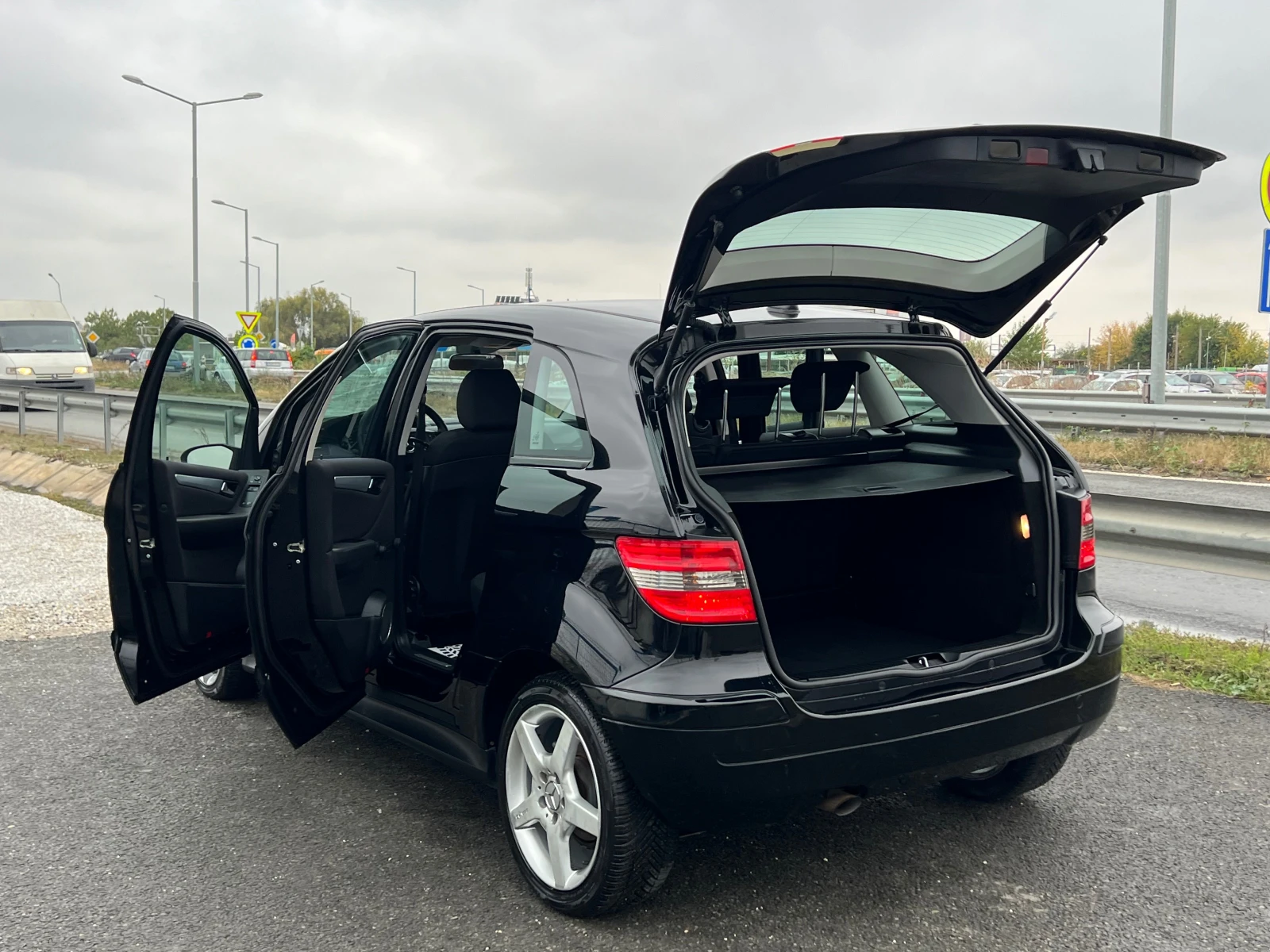 Mercedes-Benz B 180 ЛИЗИНГ-ДИЗЕЛ-КЛИМА, снимка 14 - Автомобили и джипове - 56749535