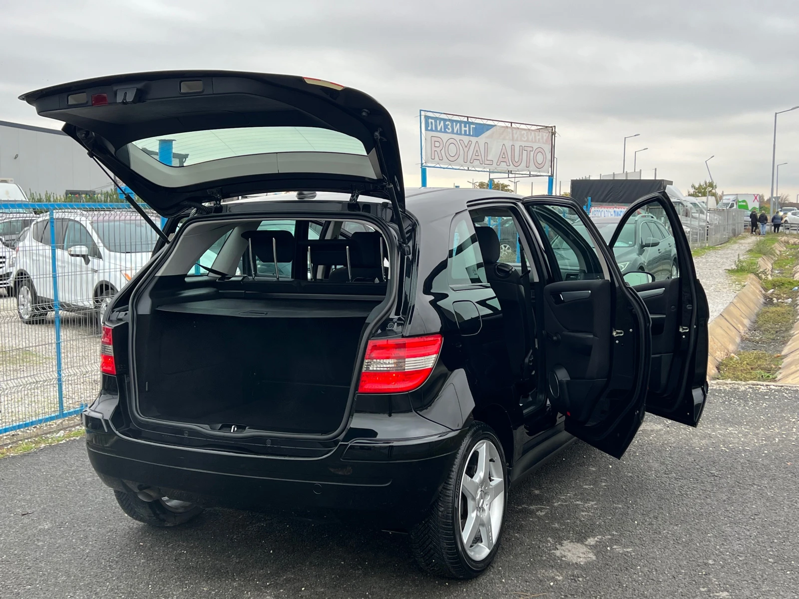 Mercedes-Benz B 180 ЛИЗИНГ-ДИЗЕЛ-КЛИМА, снимка 13 - Автомобили и джипове - 56749535