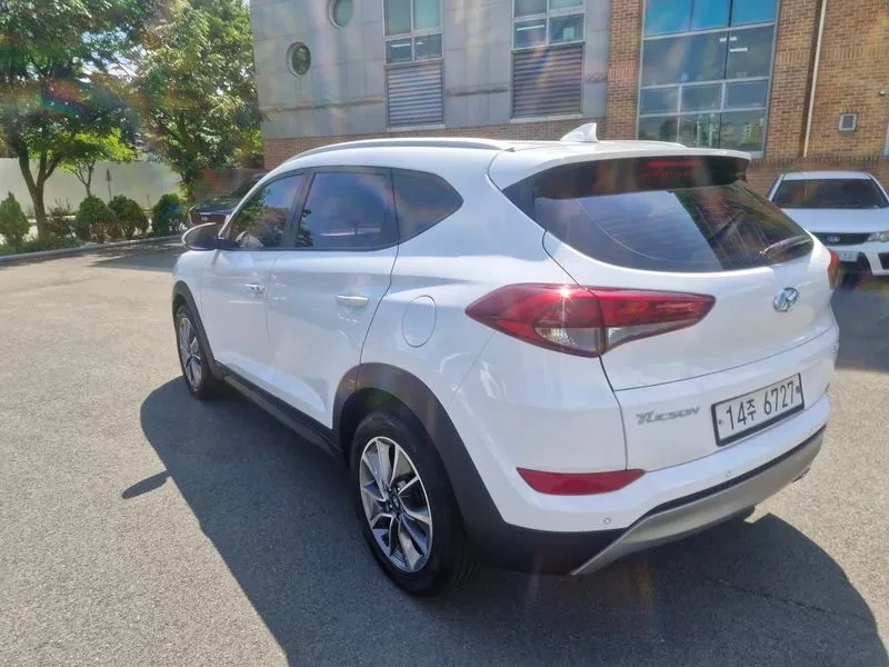 Hyundai Tucson 2.0 - САМО 30% АВАНС, снимка 6 - Автомобили и джипове - 56065943