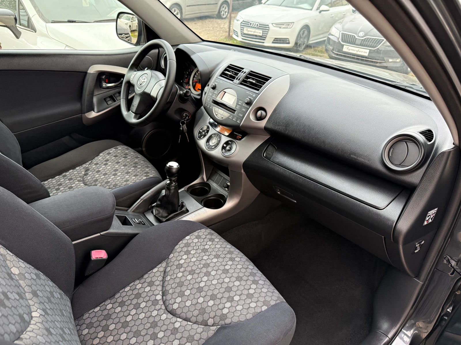 Toyota Rav4 2.2d4d 4x4 CROSS - изображение 8