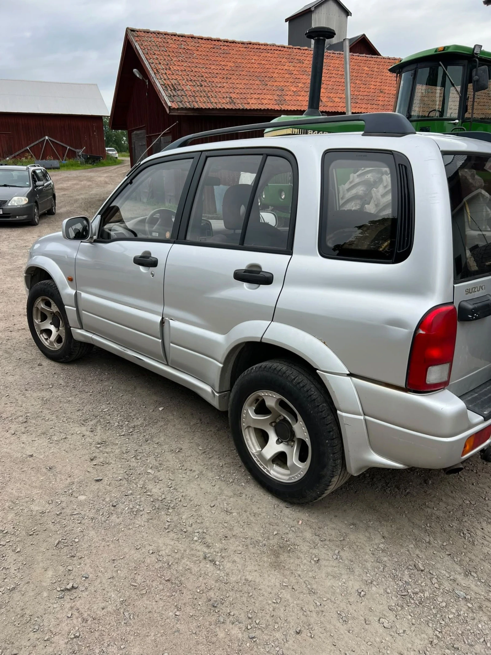 Suzuki Grand vitara 2.0 i, снимка 4 - Автомобили и джипове - 54982649