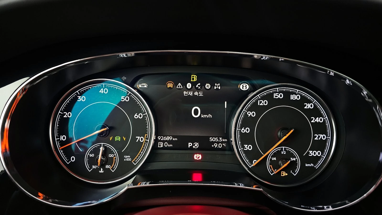Bentley Bentayga 4.0* ЛЮК* МАСАЖ* HUD* 360* KEYLESS* КРАЙНА ЦЕНА, снимка 8 - Автомобили и джипове - 55336474