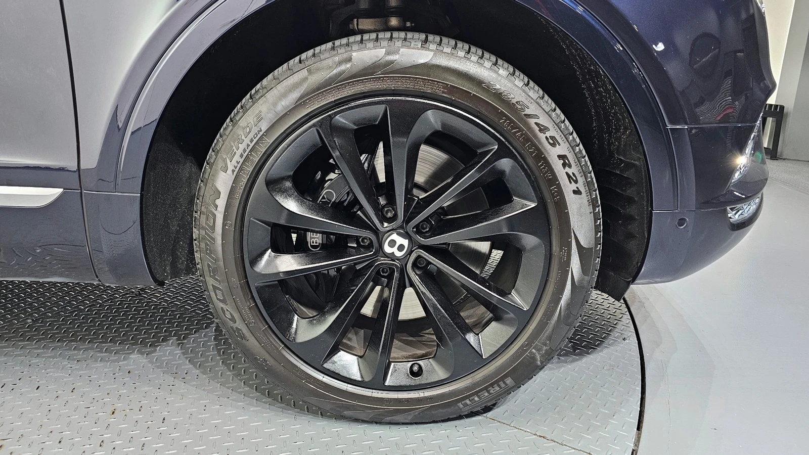 Bentley Bentayga 4.0* ЛЮК* МАСАЖ* HUD* 360* KEYLESS* КРАЙНА ЦЕНА, снимка 5 - Автомобили и джипове - 55336474