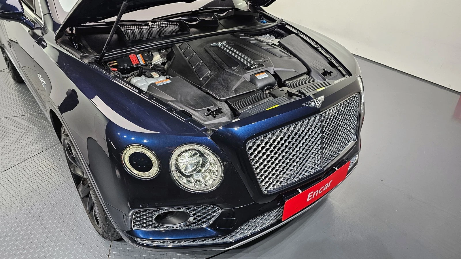 Bentley Bentayga 4.0* ЛЮК* МАСАЖ* HUD* 360* KEYLESS* КРАЙНА ЦЕНА, снимка 6 - Автомобили и джипове - 55336474