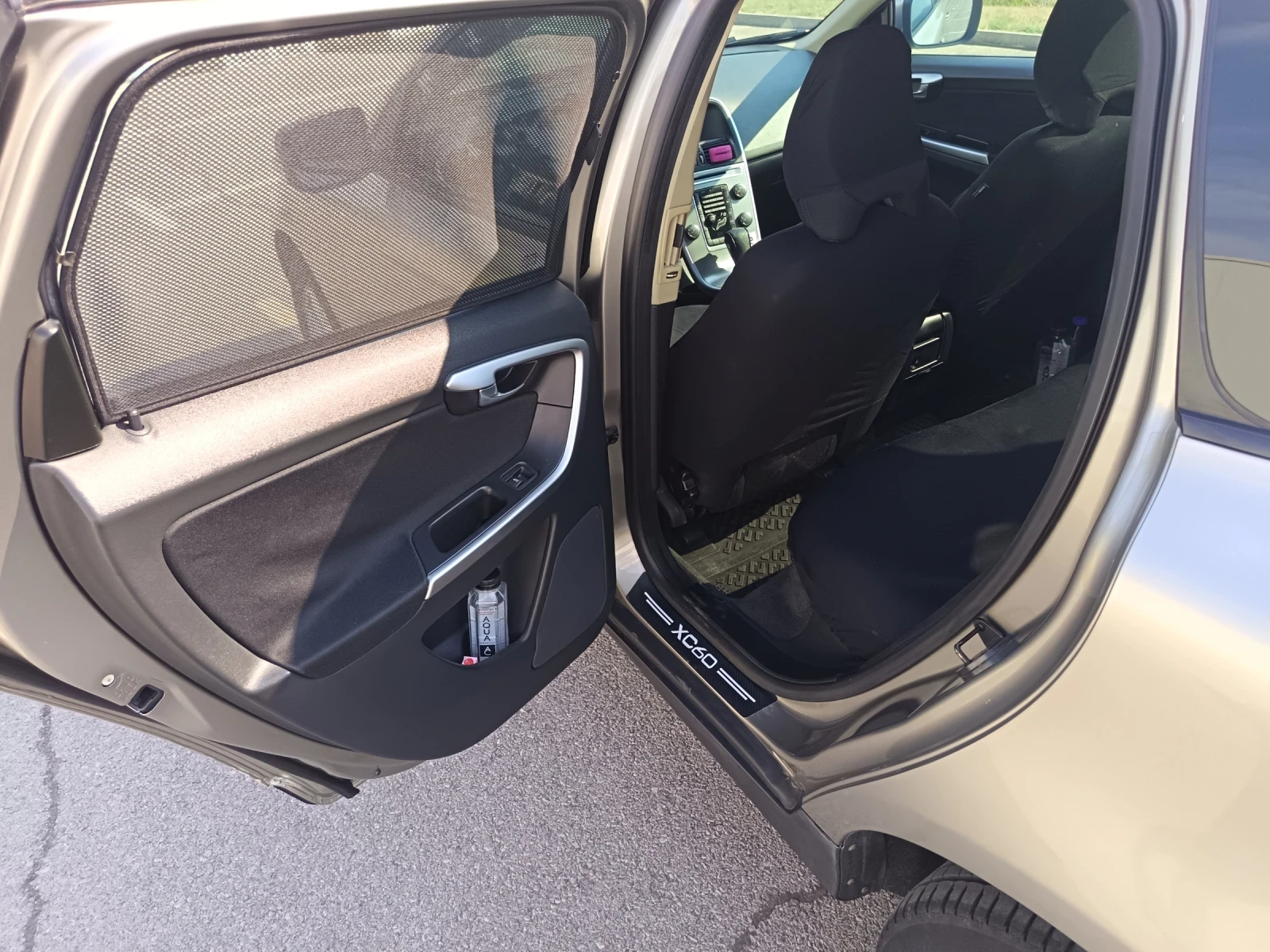 Volvo XC60 D 3, снимка 12 - Автомобили и джипове - 55777932