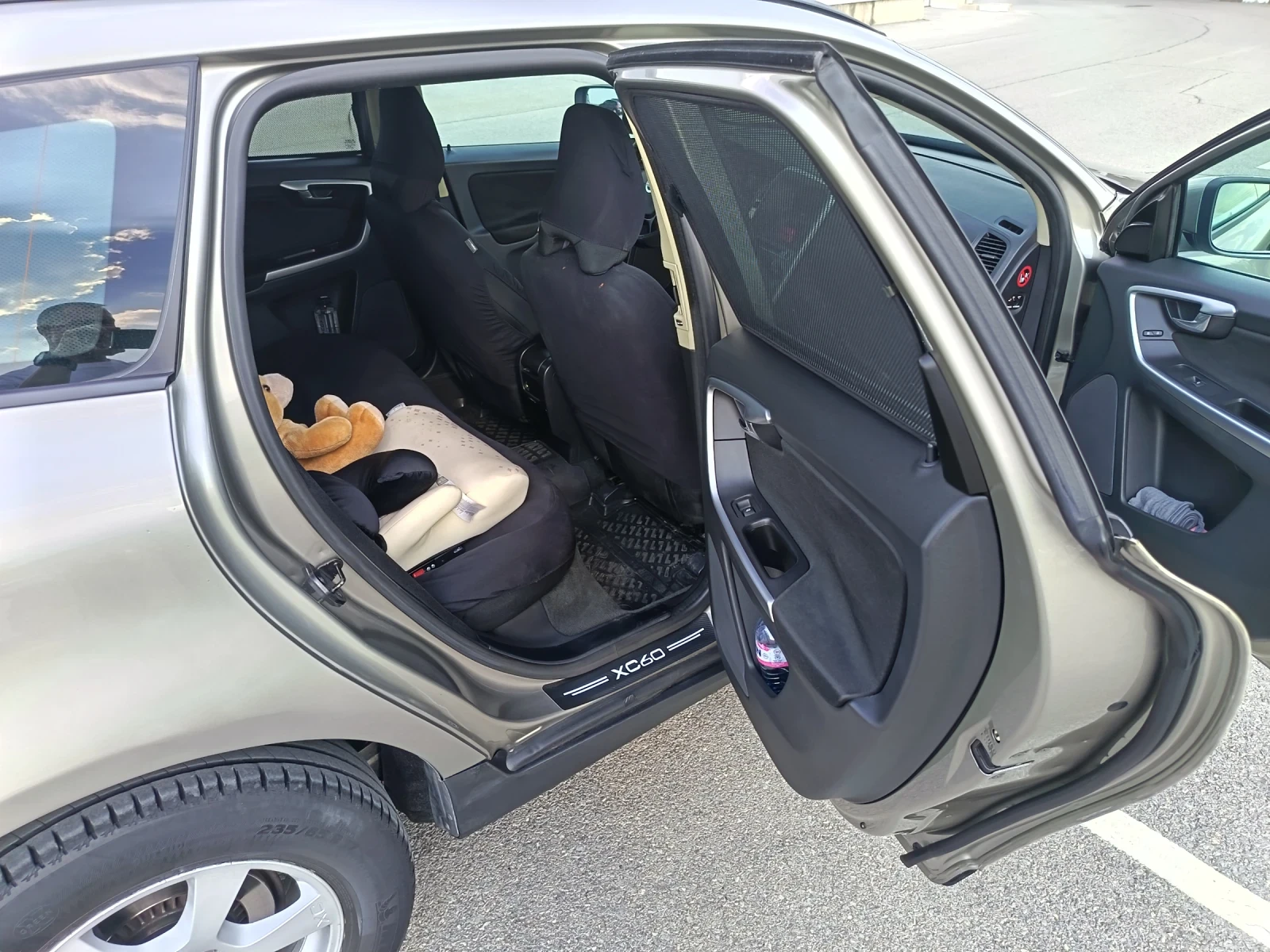 Volvo XC60 D 3, снимка 9 - Автомобили и джипове - 55777932