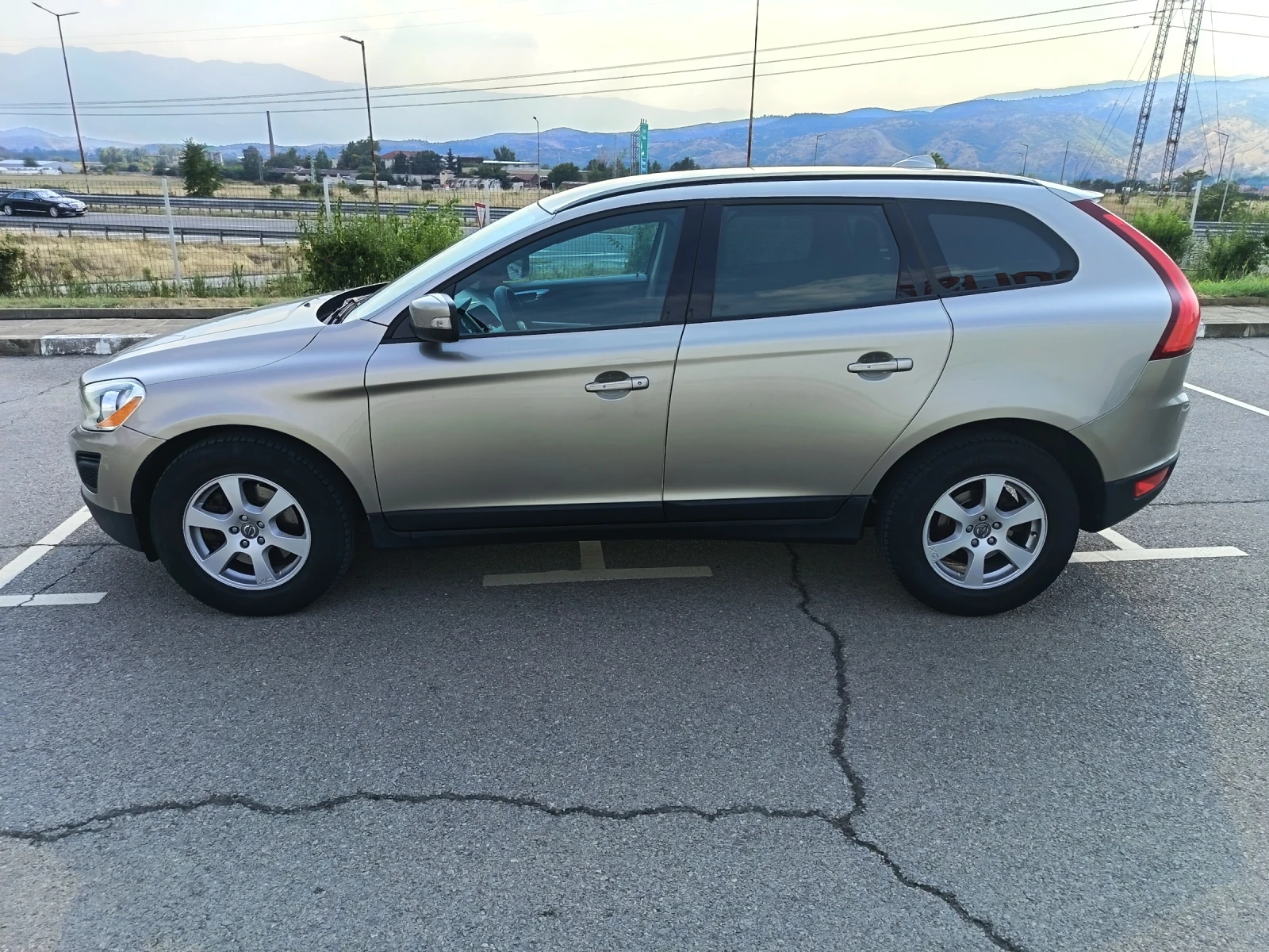 Volvo XC60 D 3, снимка 7 - Автомобили и джипове - 55777932
