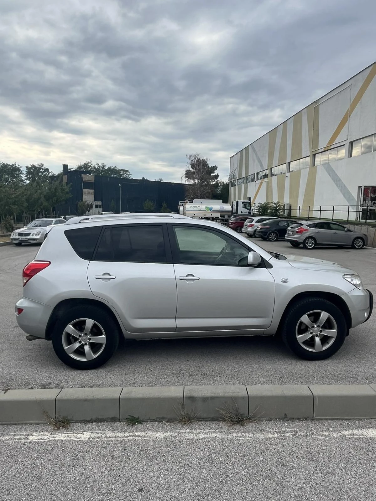 Toyota Rav4, снимка 4 - Автомобили и джипове - 56085812