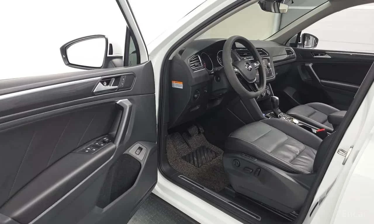 VW Tiguan * 2.0 TDI Prestige * БЕЗ ПЪРВОНАЧАЛНА ВНОСКА, снимка 10 - Автомобили и джипове - 56271036