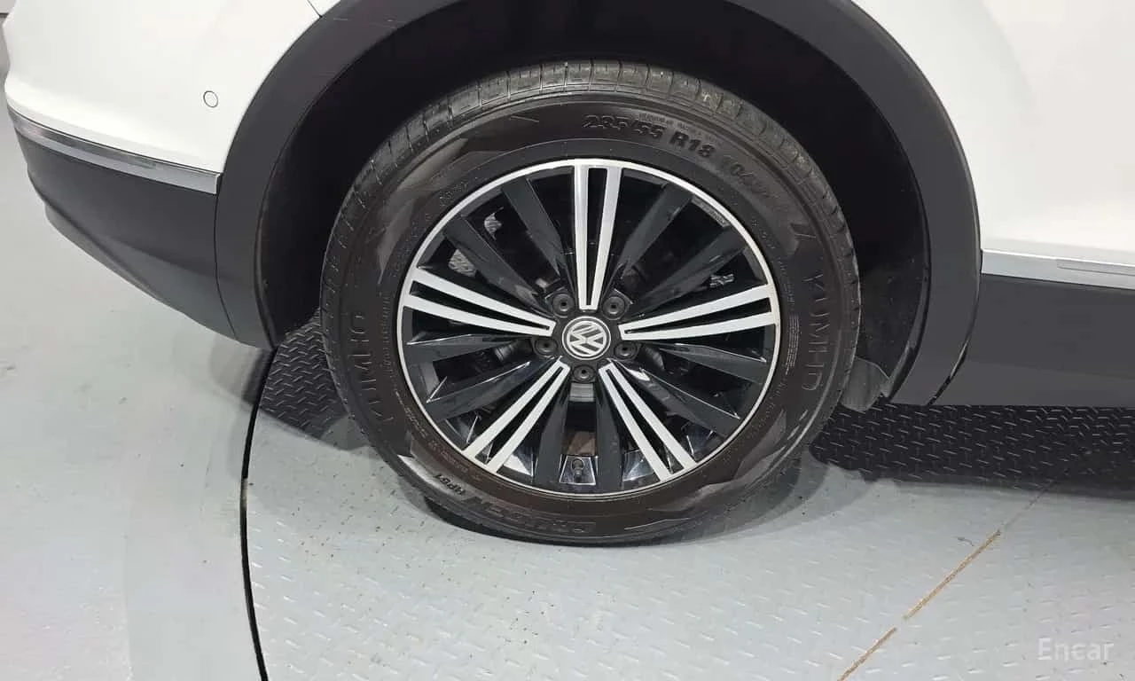 VW Tiguan * 2.0 TDI Prestige * БЕЗ ПЪРВОНАЧАЛНА ВНОСКА, снимка 5 - Автомобили и джипове - 56271036