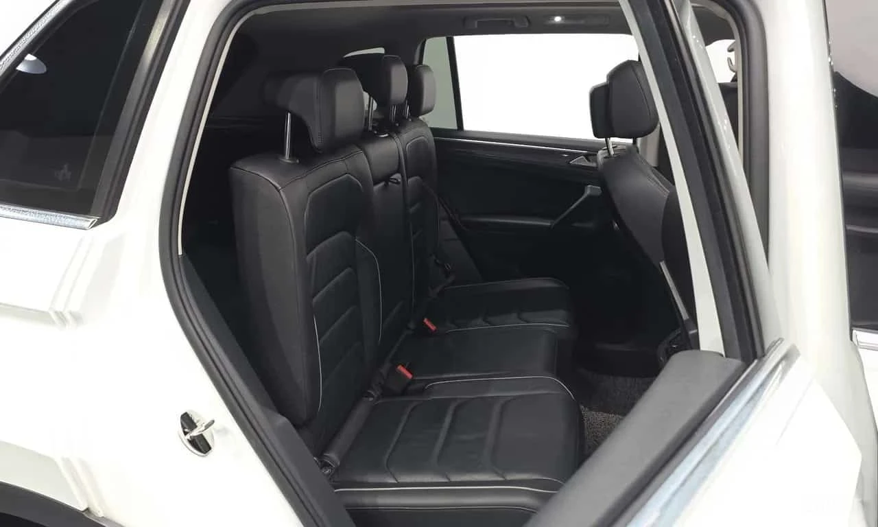 VW Tiguan * 2.0 TDI Prestige * БЕЗ ПЪРВОНАЧАЛНА ВНОСКА, снимка 11 - Автомобили и джипове - 56271036