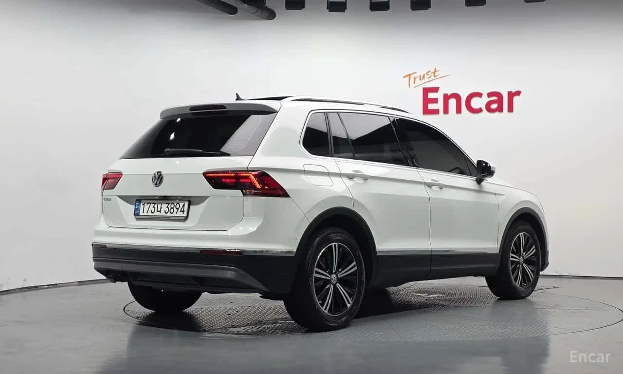 VW Tiguan * 2.0 TDI Prestige * БЕЗ ПЪРВОНАЧАЛНА ВНОСКА, снимка 2 - Автомобили и джипове - 56271036