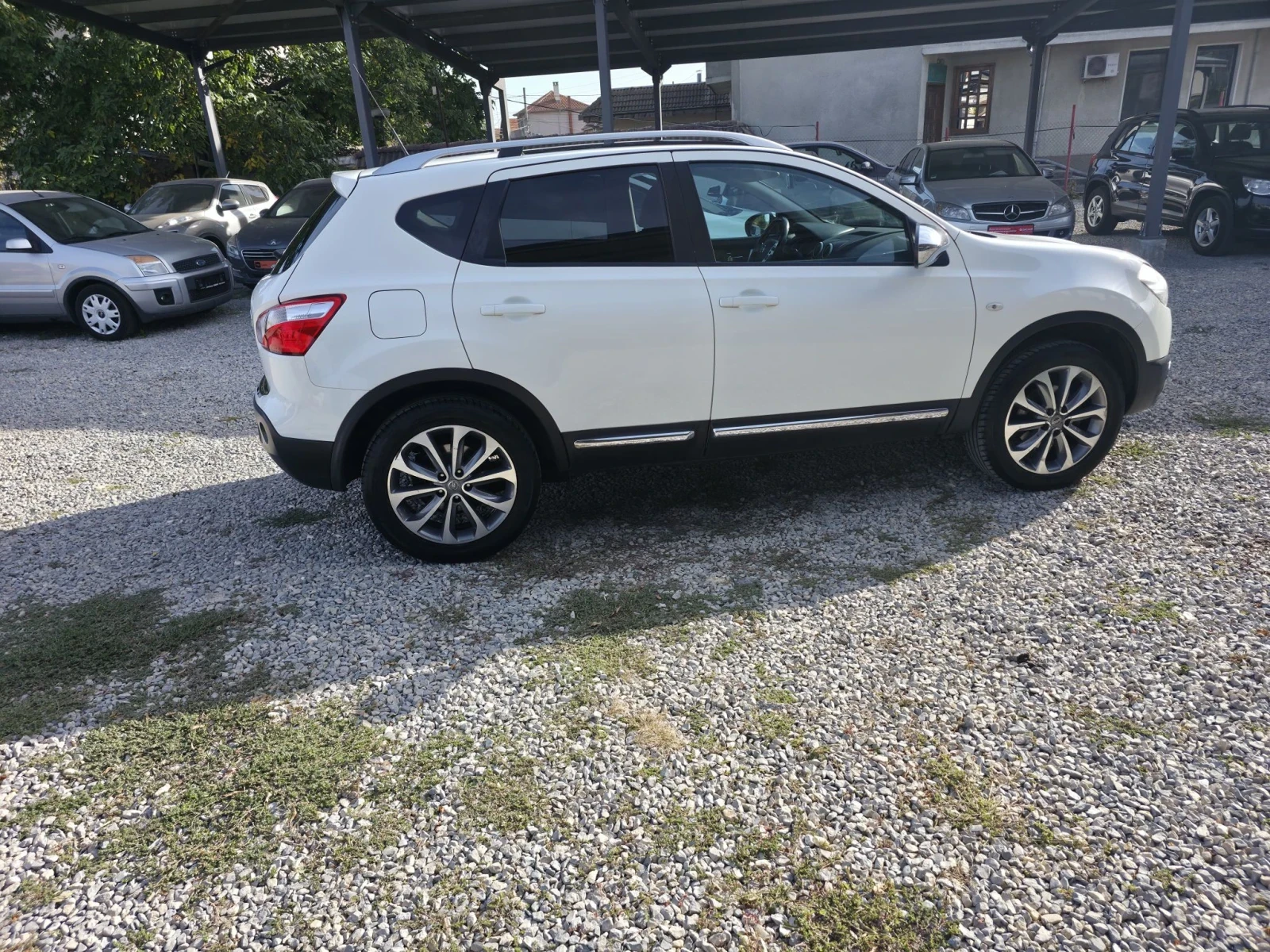 Nissan Qashqai, снимка 16 - Автомобили и джипове - 56465045