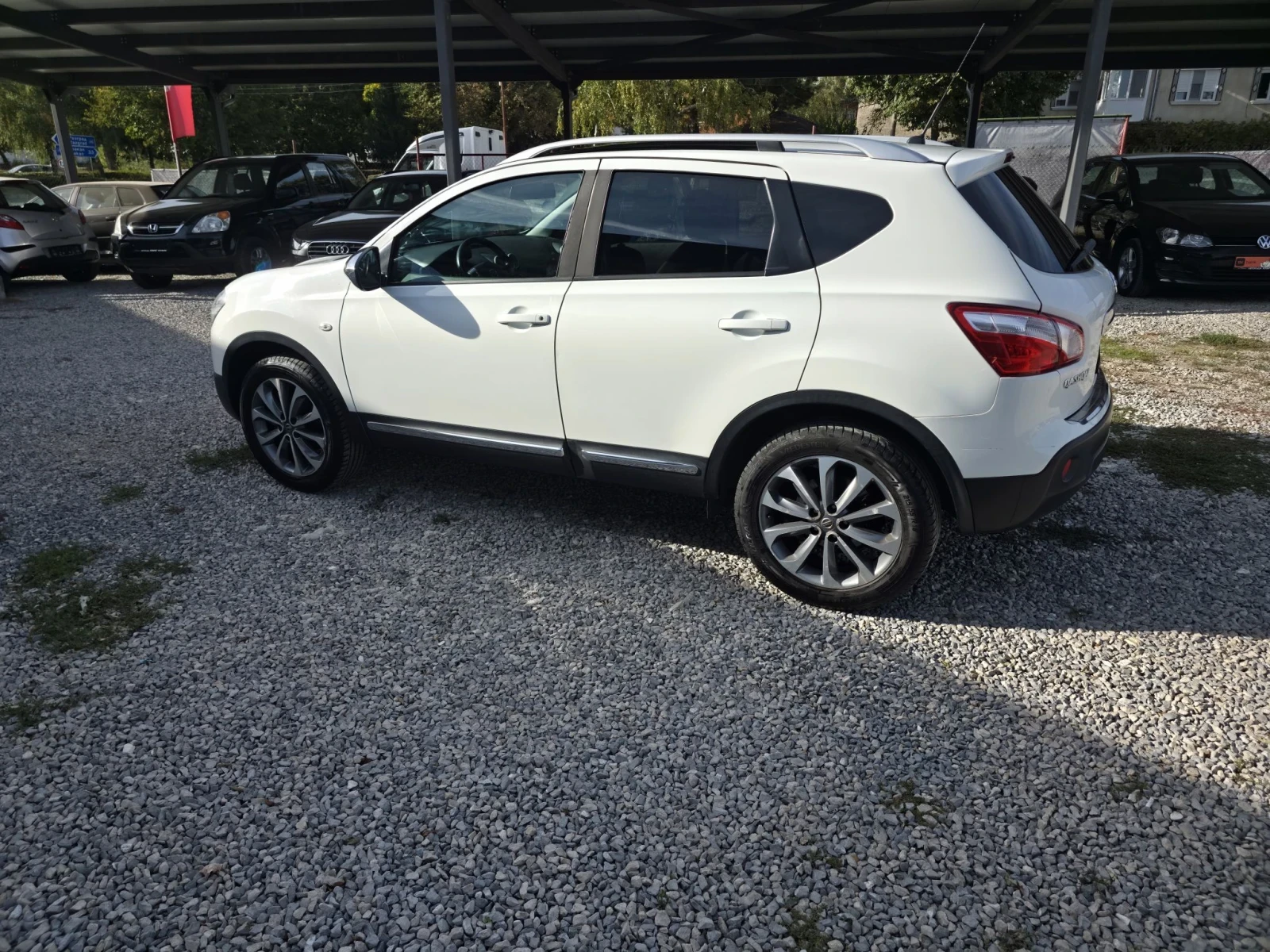 Nissan Qashqai, снимка 9 - Автомобили и джипове - 56465045