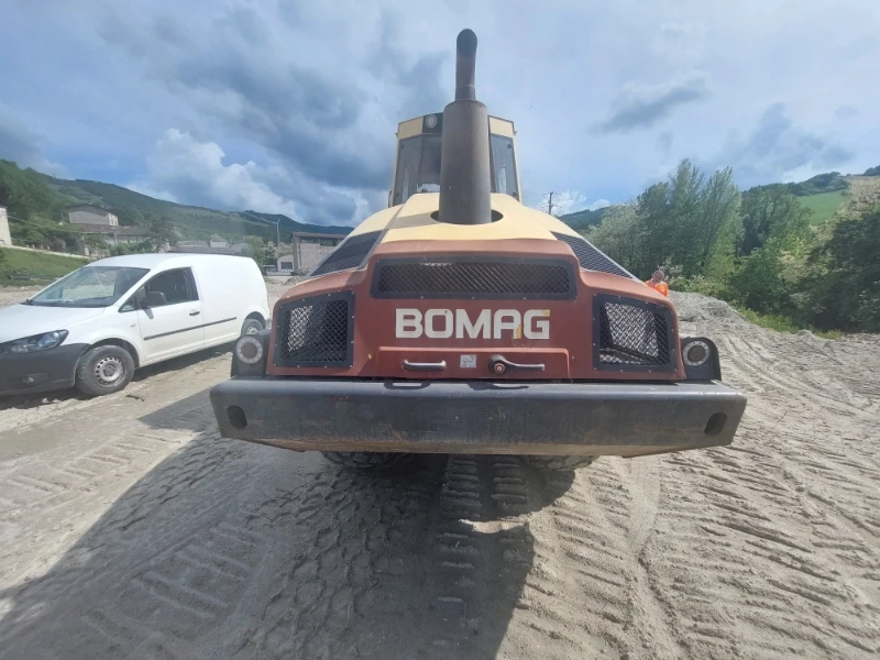 Валяк BOMAG BW211D-3, снимка 3 - Индустриална техника - 48690276