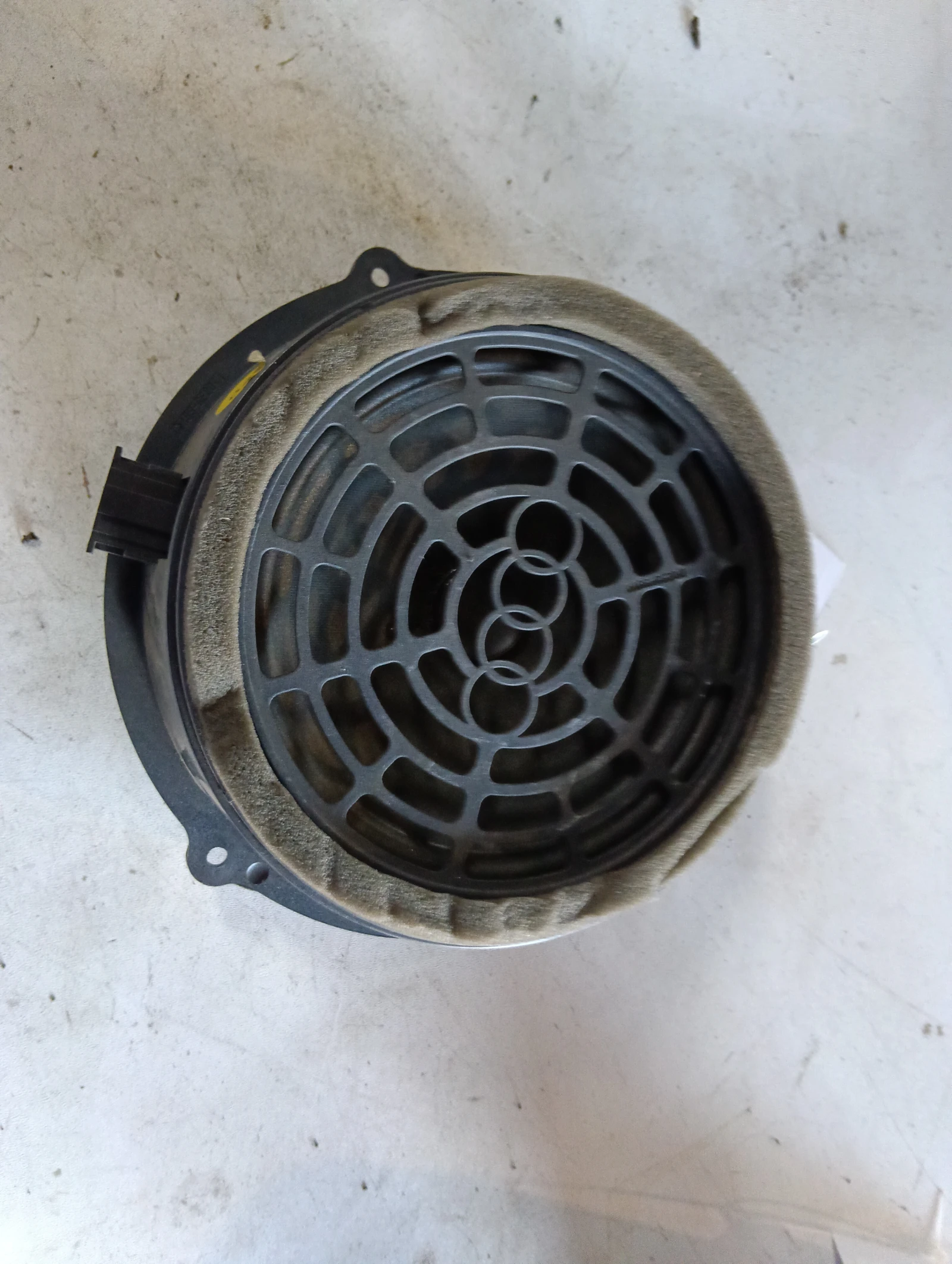 ����� ��������� BANG OLUFSEN 8K0035411A Audi A4 | Mobile.bg � ����������� 1