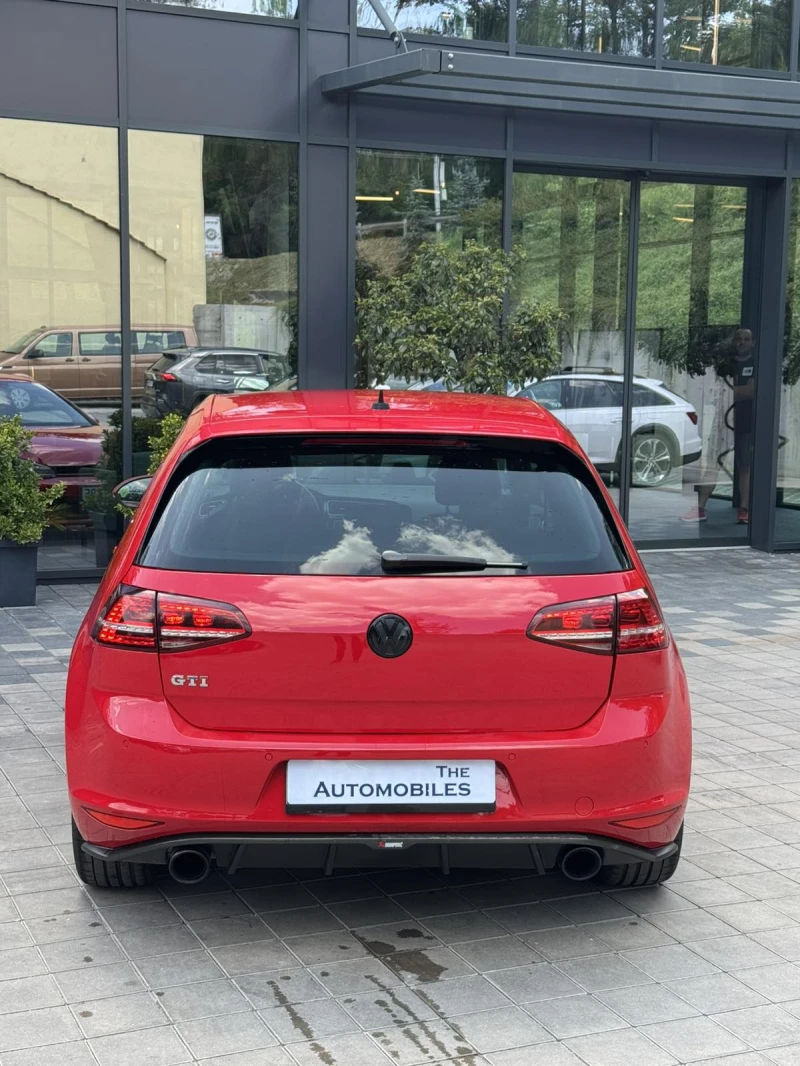 VW Golf GTI AKRAPOVIC, снимка 6 - Автомобили и джипове - 50701478