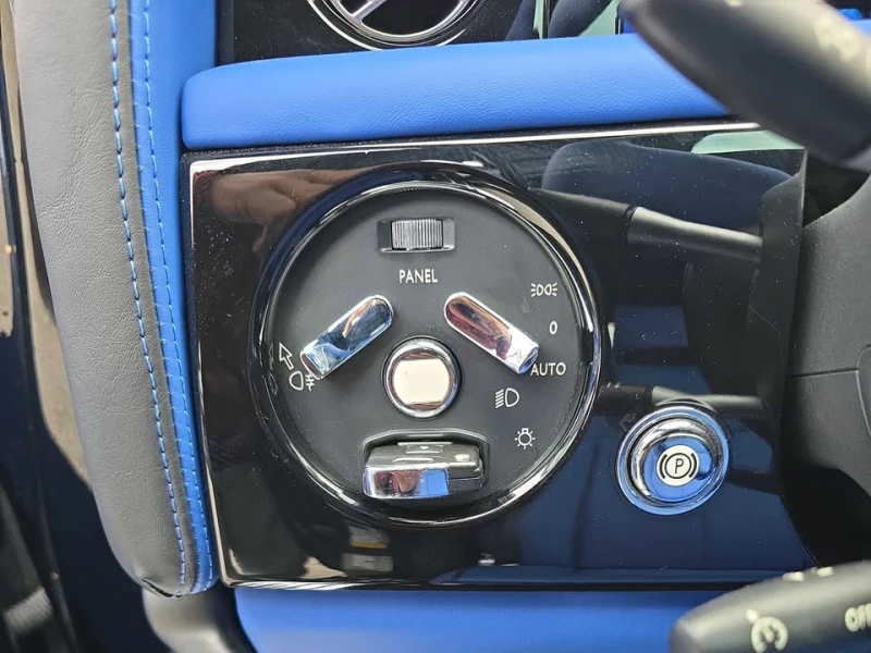 Rolls-Royce Phantom CARFAX* АВТОФИНАНСИРАНЕ* БЕЗ ПЪРВОНАЧАЛНА ВНОСКА* , снимка 7 - Автомобили и джипове - 52952277