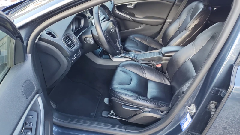 Volvo V40 Кожа/Нави/2.0d, снимка 9 - Автомобили и джипове - 53446619