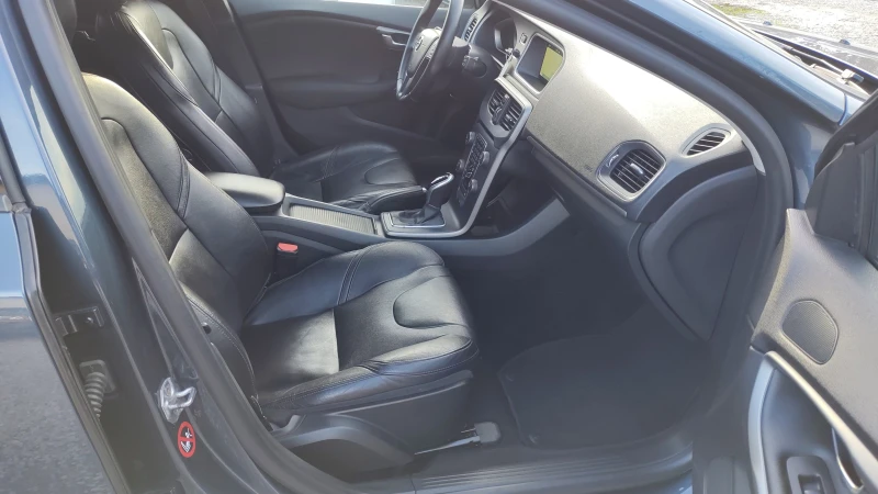 Volvo V40 Кожа/Нави/2.0d, снимка 16 - Автомобили и джипове - 53446619