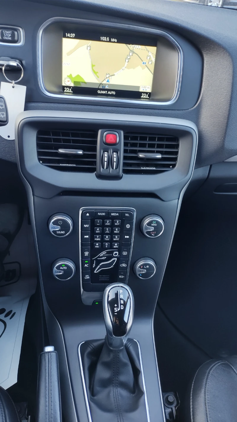 Volvo V40 Кожа/Нави/2.0d, снимка 11 - Автомобили и джипове - 53446619