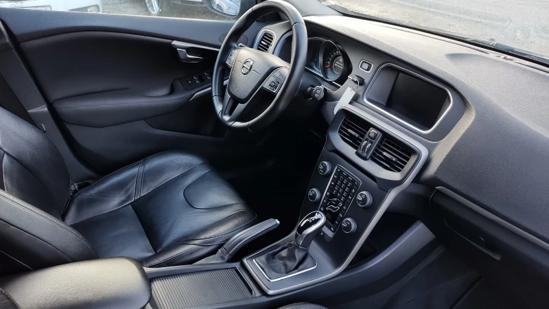 Volvo V40 Кожа/Нави/2.0d, снимка 13 - Автомобили и джипове - 53446619