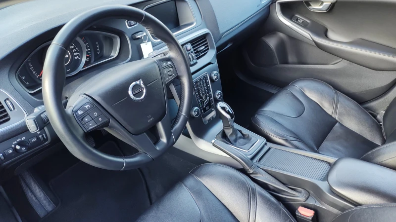 Volvo V40 Кожа/Нави/2.0d, снимка 8 - Автомобили и джипове - 53446619