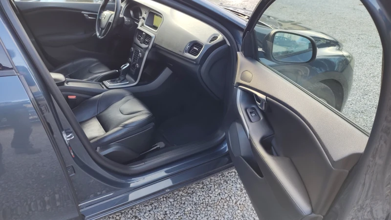 Volvo V40 Кожа/Нави/2.0d, снимка 14 - Автомобили и джипове - 53446619