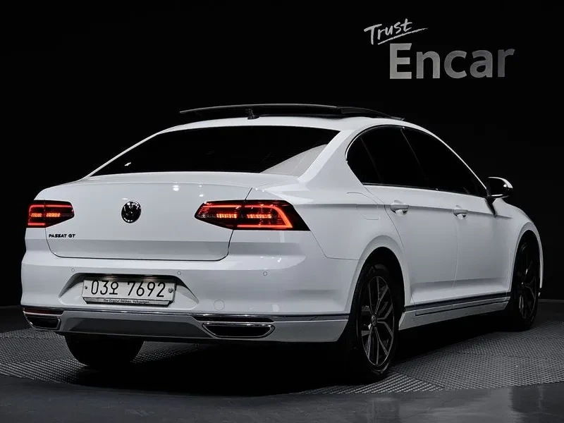 VW Passat 2.0 Tdi Premium, снимка 3 - Автомобили и джипове - 55101381