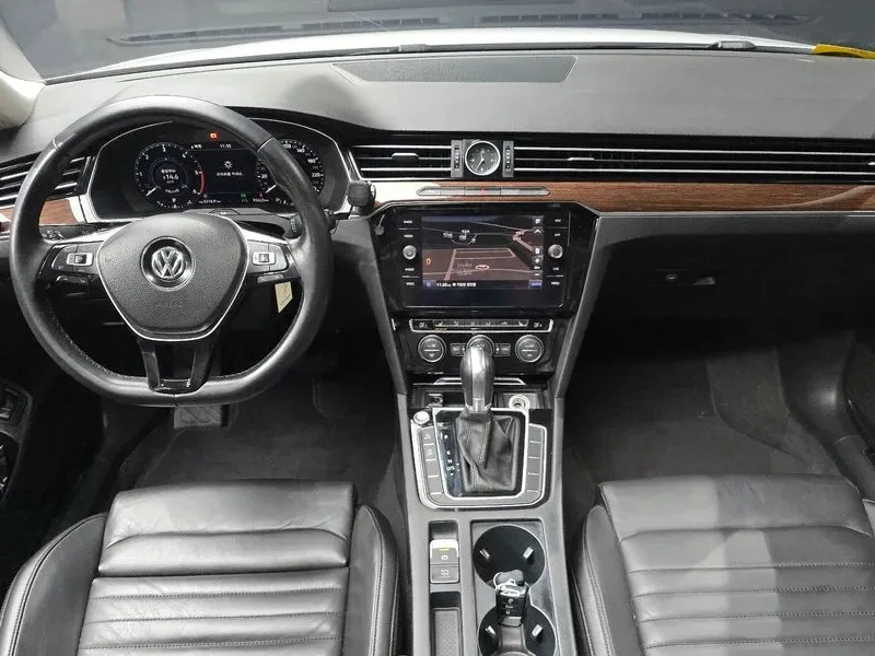 VW Passat 2.0 Tdi Premium, снимка 14 - Автомобили и джипове - 55101381