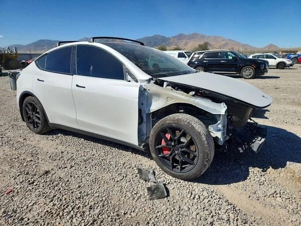 Tesla Model Y, снимка 5 - Автомобили и джипове - 56117545