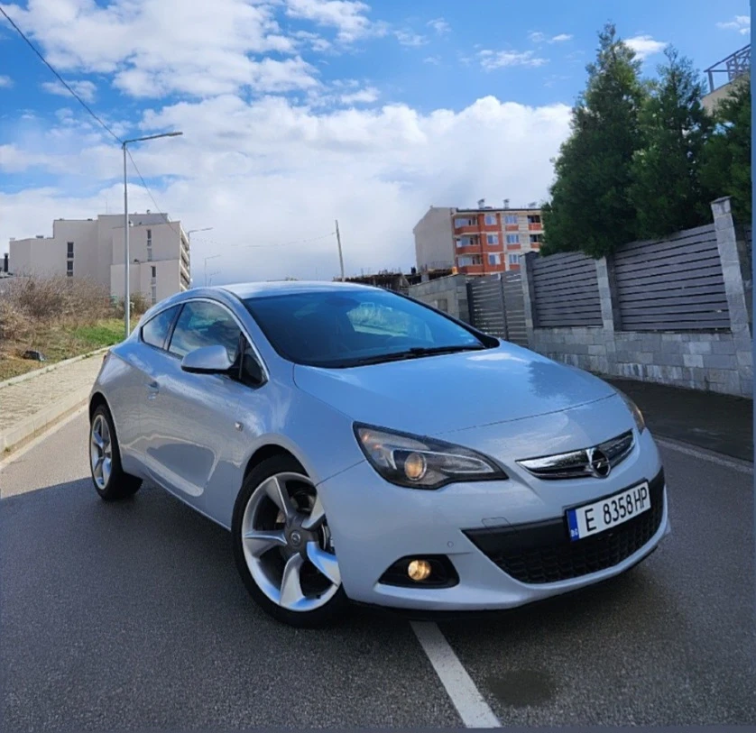 Opel Astra GTC - изображение 4