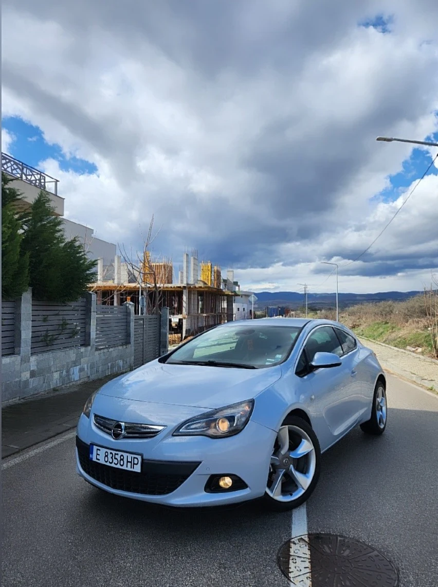Opel Astra GTC - изображение 8