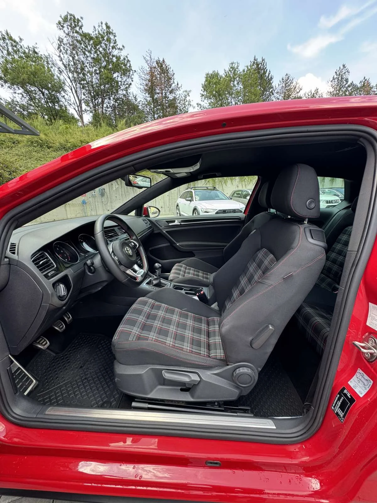 VW Golf GTI AKRAPOVIC - изображение 9