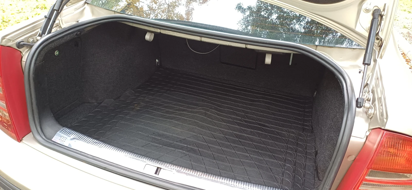 Skoda Superb 1.9 TDI, 131 �.�. | Mobile.bg � ����������� 11