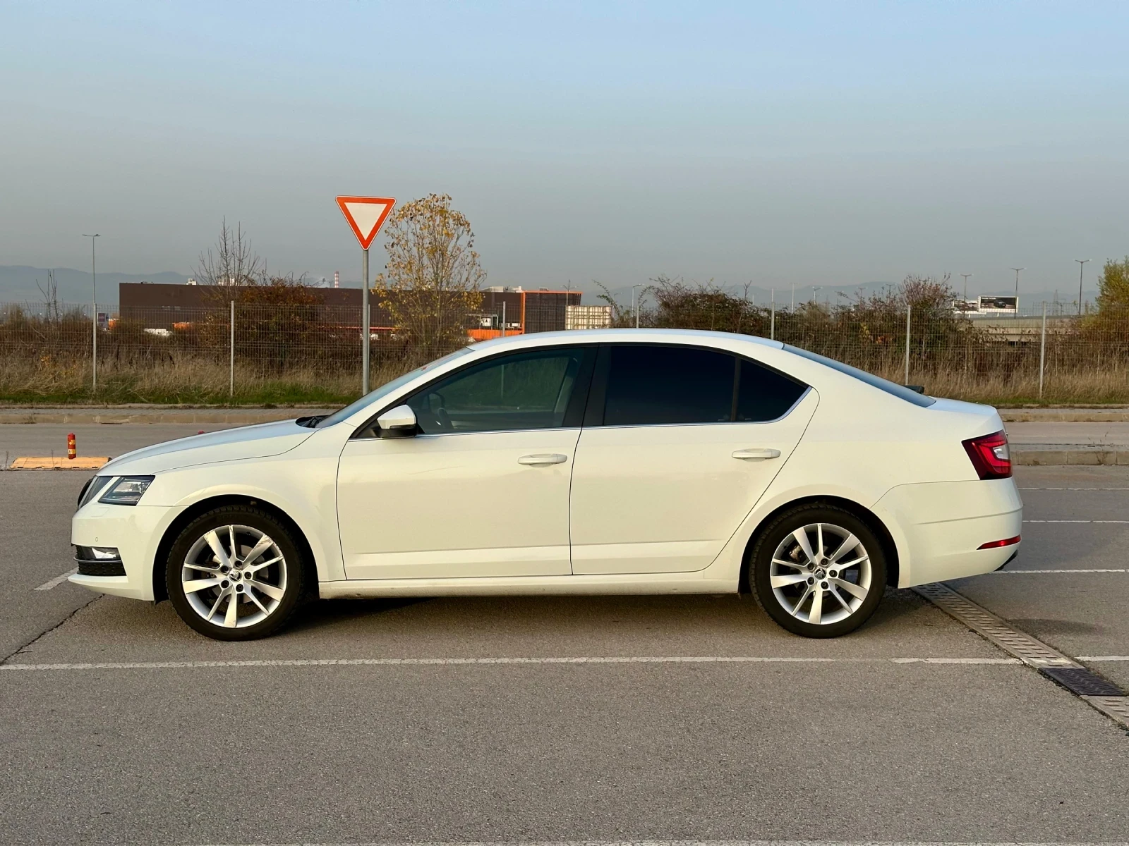 Skoda Octavia FACE LIFT | FULL LED | KEY LESS | AMBIENT | Mobile.bg   3
