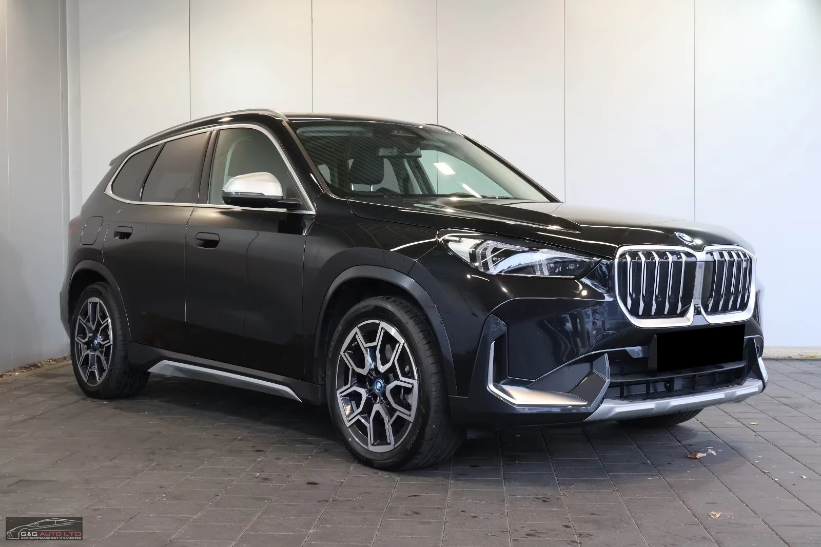 BMW iX1 30/xDRIVE/313HP/HUD/PANO/360/H&K/19/226z | Mobile.bg � ����������� 4