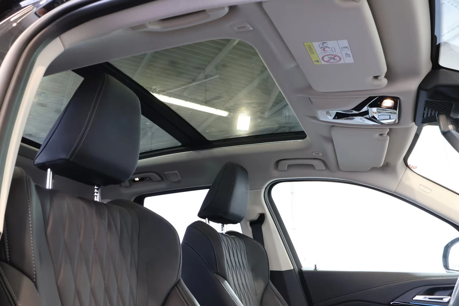 BMW iX1 30/xDRIVE/313HP/HUD/PANO/360/H&K/19/226z | Mobile.bg � ����������� 16