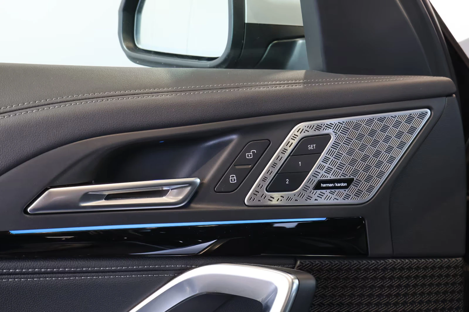 BMW iX1 30/xDRIVE/313HP/HUD/PANO/360/H&K/19/226z | Mobile.bg � ����������� 13