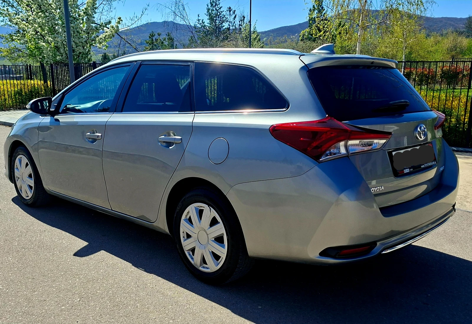 Toyota Auris 1.6.132k.c.2016 Benzin Full Max , снимка 3 - Автомобили и джипове - 54245409