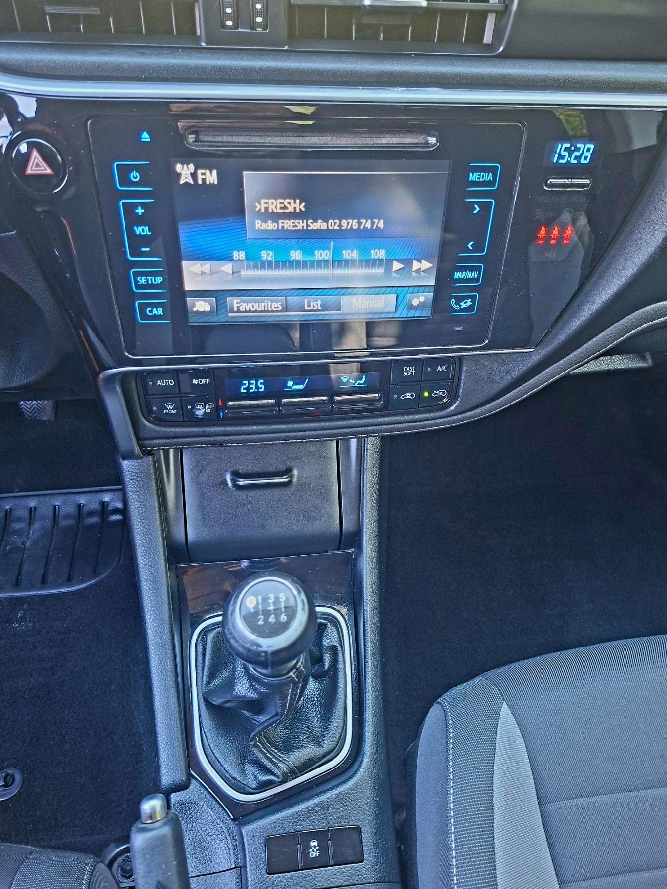 Toyota Auris 1.6.132k.c.2016 Benzin Full Max , снимка 11 - Автомобили и джипове - 54245409