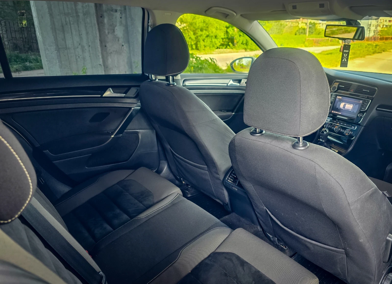 VW Golf = R-Line= 2.0TDI= РЕКАРО= , снимка 10 - Автомобили и джипове - 54459250